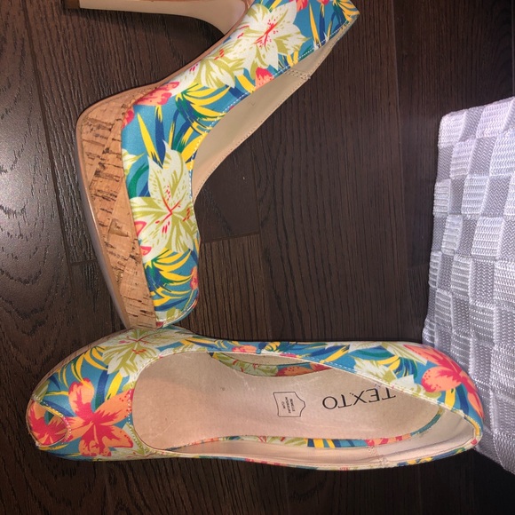 Women heels - Picture 2 of 2